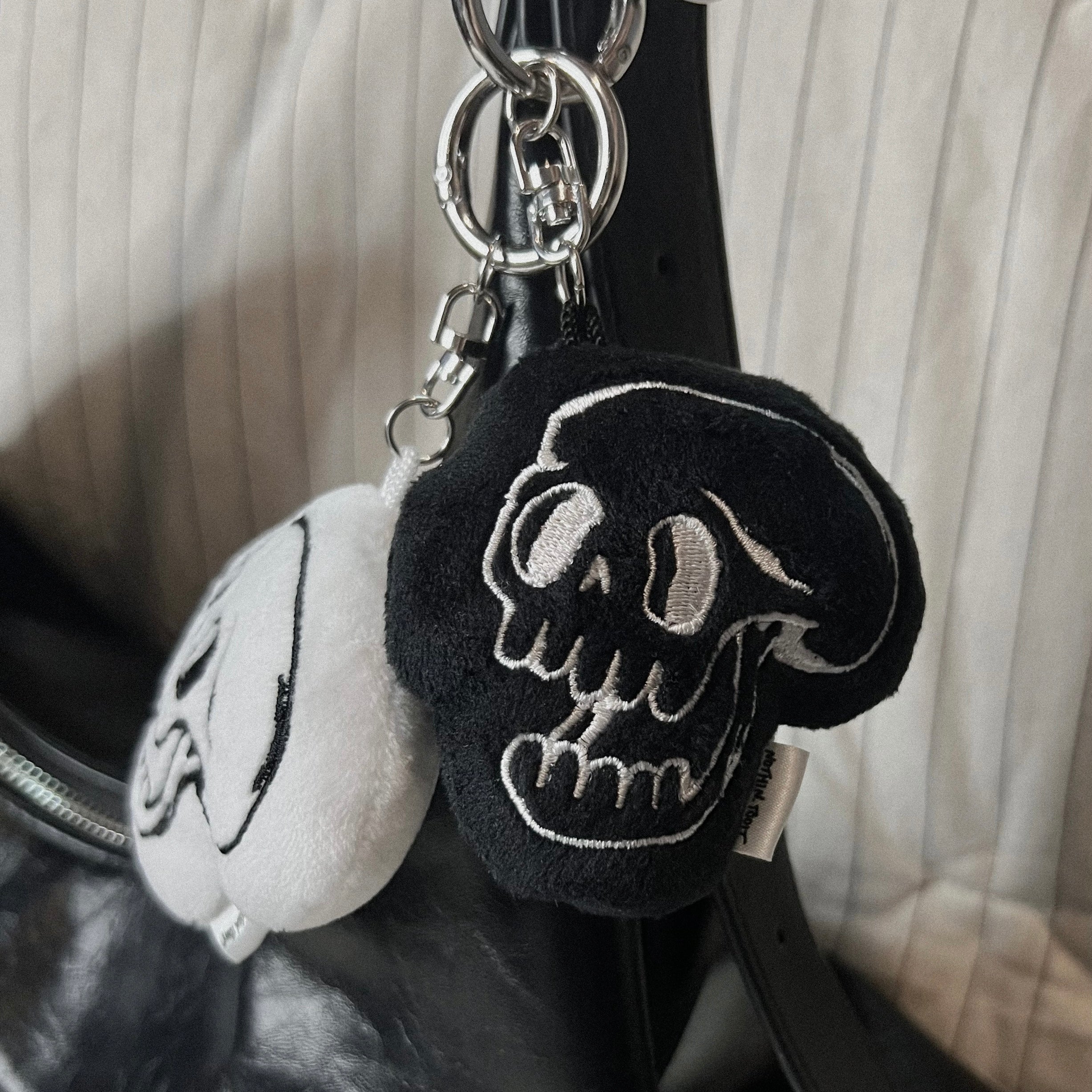 Soft Skull keyring - Bone